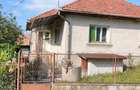 Casa de vanzare cu 18 ari de teren