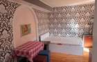 Ofer chirie 2 camere la curte