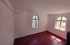 Casă cu Teren 550 Mp în Central - 2