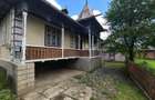 Casa batraneasca si o anexa suprafata de 589 mp patrati de vanzare Comarnic - 1