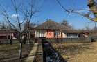 Casa locuibila, Hermeziu, 39 km de Iasi, racordata la apa - 5
