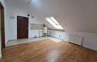 Persoana fizica vand apartament tip mansarda 3 dormitorare + living cu bucatarie open space, situat pe Strada Florilor - 7