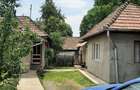 Casă cu Teren 2500 Mp în Văleni - 1