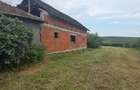 Vand casa loc SUMUGIU, sc 200 mp , parte casa noua la rosu , teren 2670 mp, la sosea, front mare