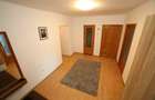 De vanzare apartament 3 camere, strada Victoriei - 2