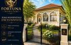Casa cu veranda- proprietate de exceptie,teren generos de 853 mp,str.Stefan cel - 1