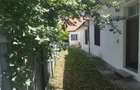 Oportunitate investitie- Casa renovabila, 2 camere, curte comuna, Centru