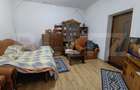 Casa cu 3 camere,baie, bucatarie,anexe.pivnita teren 800 mp