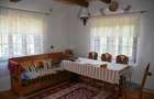 Vand casa la Buru construita traditional din barne de stejar cu tarnat sculptat si interior modern - 4
