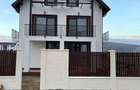 Vila conceputa pentru 3 familii in Sanpetru spre Harman