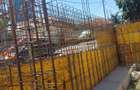 Vand teren intravilan cu constructie partiala garaj