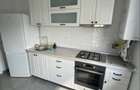 Inchiriez apartament doua camere 60 mp cu balcon. - 2