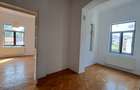 Casă cu 16 camere cu Canalizare în Capitale - 15