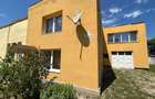 Vand casa P+1- 325 mp, anexa 225 ?i 1100 mp teren aferent, in Caransebes , Aleea.Sportivilor , nr.1 - 2