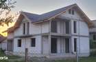Casa cu etaj ?i anexa cu beci Dumbraveni, Suceava
