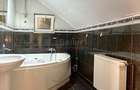Apartament la Casa cu Curte si Foisor - 11