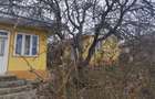 vand casa in centrul satului Stoisesti, com. Banca, jud. Vaslui - 2
