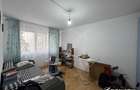 Apartament cu 4 camere, decomandat, etaj 1/4, boxa, balcon