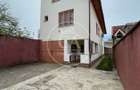 Casa de vanzare cu 8 camere de tip P+E+M in zona Rogerius, Oradea