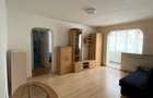 Ofer spre inchiriere apartament 2 camere, semidecomandat, zona Zamca, utilat, centrala termica, termopane, etaj 1. Pret 300 euro + o garantie. - 2