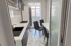 VAND APARTAMENT CU 3 CAMERE, RENOVAT, MOBILAT SI UTILAT PITESTI Locatie: Cartierul Trivale, Complex 2, 70 mp, Et 6, Lift, Centrala proprie