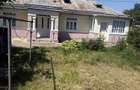 Vand casa in cordun , suprafata teren 1500 m2 racordata la gaz si curent , 4 camere mobilate - 2