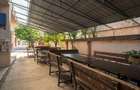 Otopeni central - Calea Bucurestilor (DN1) vila P+2 cu 7 camere 6 bai, parcare