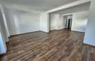 Proprierar Ofer pentru inchiriere 3 Camere - 4