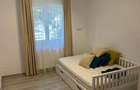 Proprietar - inchiriez apartament cu 3 camere, decomandat, etaj 1- Calea Girocului - 7