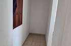 Vanzare Apartament 3 camere , etaj 1, Micro 8, Târgoviște