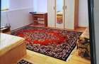 Casa singur in curte