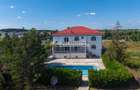 Domeniu privat 5.000 mp, cu reședință de 625 mp și piscină, Corbeanca