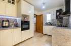 Casă deosebită în Balotești, stil bavarez, 260 mp utili, teren 556 mp și garaj