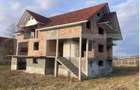 Casa de vanzare la ro?u,500 mp utili poten?ial Unic, loc - 2