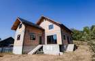 Casa de vanzare Suceava , Plavalari 40 ari teren, demisol + parter + etaj - 7