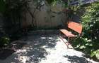 Apartament 3 camere in casa la curte