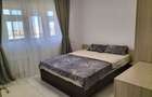 Inchiriez apartament decomandat.
