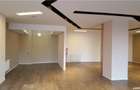 Proprietar vind spatiu comercial parter