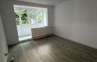 Apartament decomandat 3 camere . Apartamentul are centrala de bloc ( centrala pe scara ) - 8