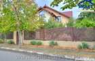Proprietar inchiriez 4 camere in vila la curte