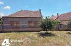 Casa in Secusigiu cu teren 1459 mp, fs.20 ml, 4 camere +anexe