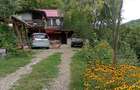 Casă/Gospodărie cu teren la țară la poale de munte!