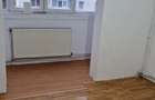 Apartament cu balcon, 3 camere, terasa la etajul 4