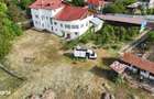 Domeniu de 13.054 mp cu vila de ~1.000mpc si lac privat Teisori, Bulbu
