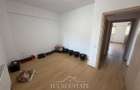Apartament 3 camere etaj 1 Loc Parcare Inclus zona 9 Mai - 4