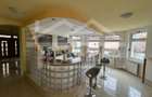 Vila cu 6 camere, 420mp,  teren 720mp, parcari, Zona Shopping City - 21