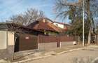 Casă cu curte generoasă pe o stradă liniștită din Bucureștii Noi - 1