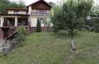 Casă de vânzare în Comarnic | Vilă 261 mp, teren 1.225 mp, priveliște panoramică - 1