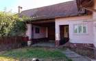 Casa cu 3 camere ,spatiu comercial si gradina generoasa