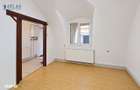 Piata Sfatului, 41 mp., ideal regim hotelier, de amenajat la interior